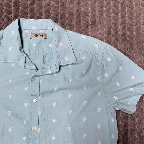 Kenneth Cole Reaction Shirt Mens Large Blue Button Up Short Sleeve Pineapple AOP - Picture 3 of 12